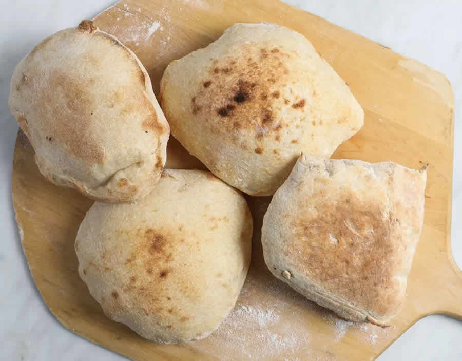 Fouées cuites au four à bois